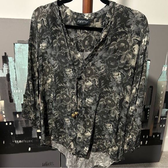 X small flowy cropped bell sleeved blouse w/ ties containing gold metal balls. - Picture 2 of 5